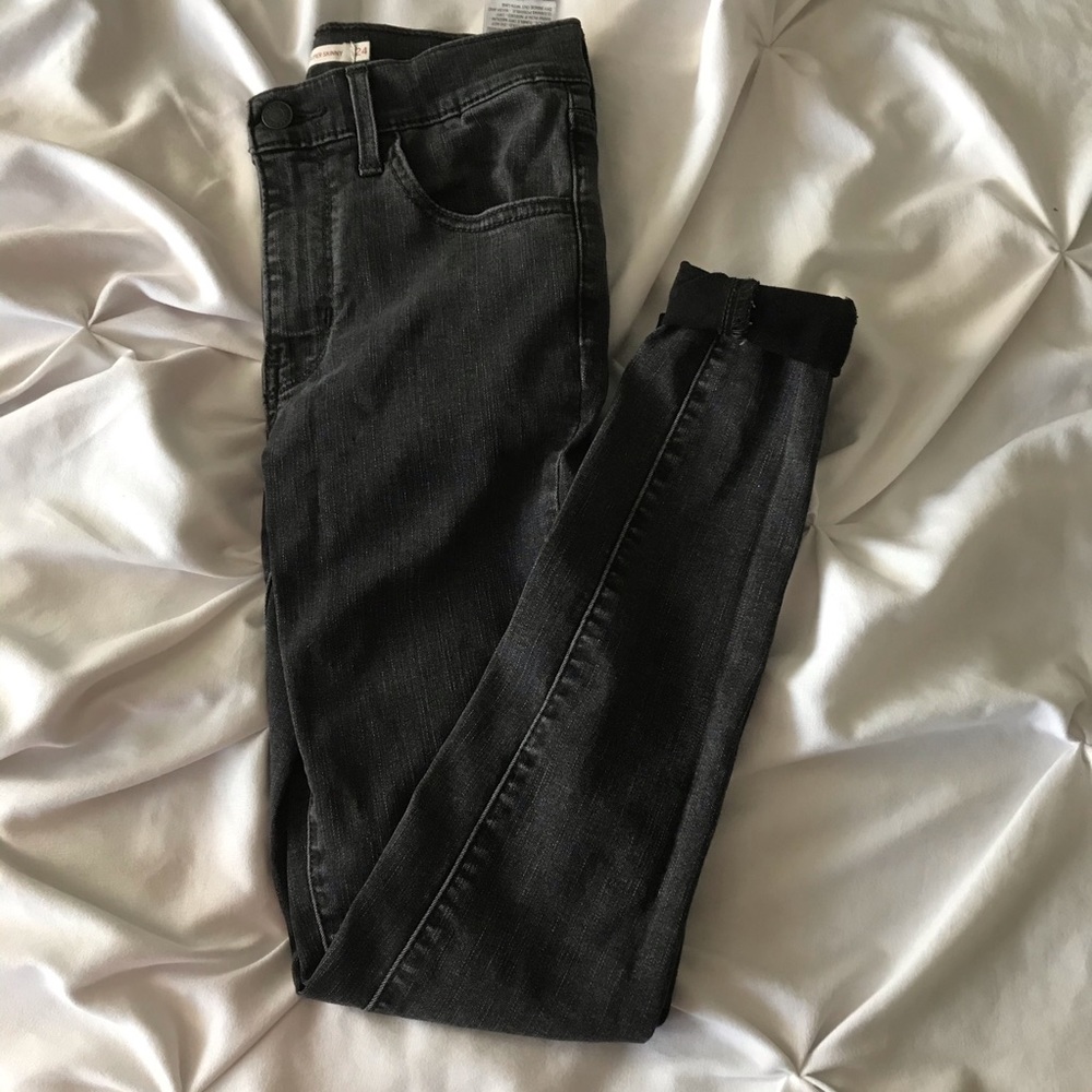 Levi’s Super Skinny Black Jeans Size 24